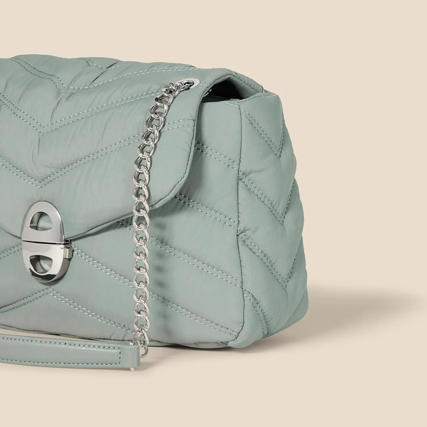 Amazon Essentials Soft Quilted Flap Bag