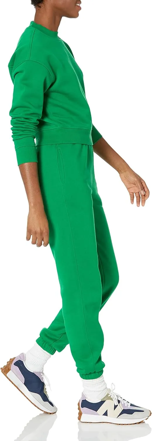 Amazon Essentials Women's Cropped Drop Shoulder Sweatshirt (Available in Plus Size)