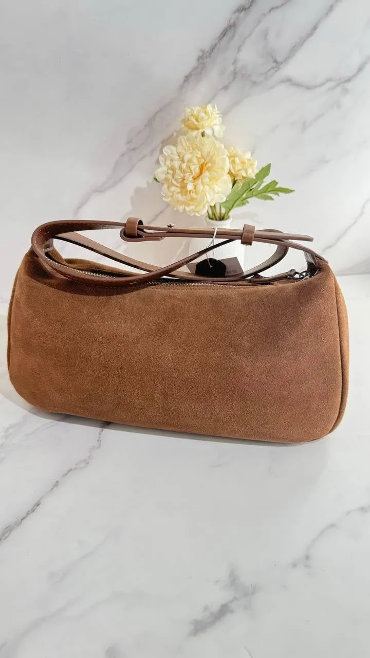 “Classic Suede Charm” – High-Quality Genuine Suede Bag