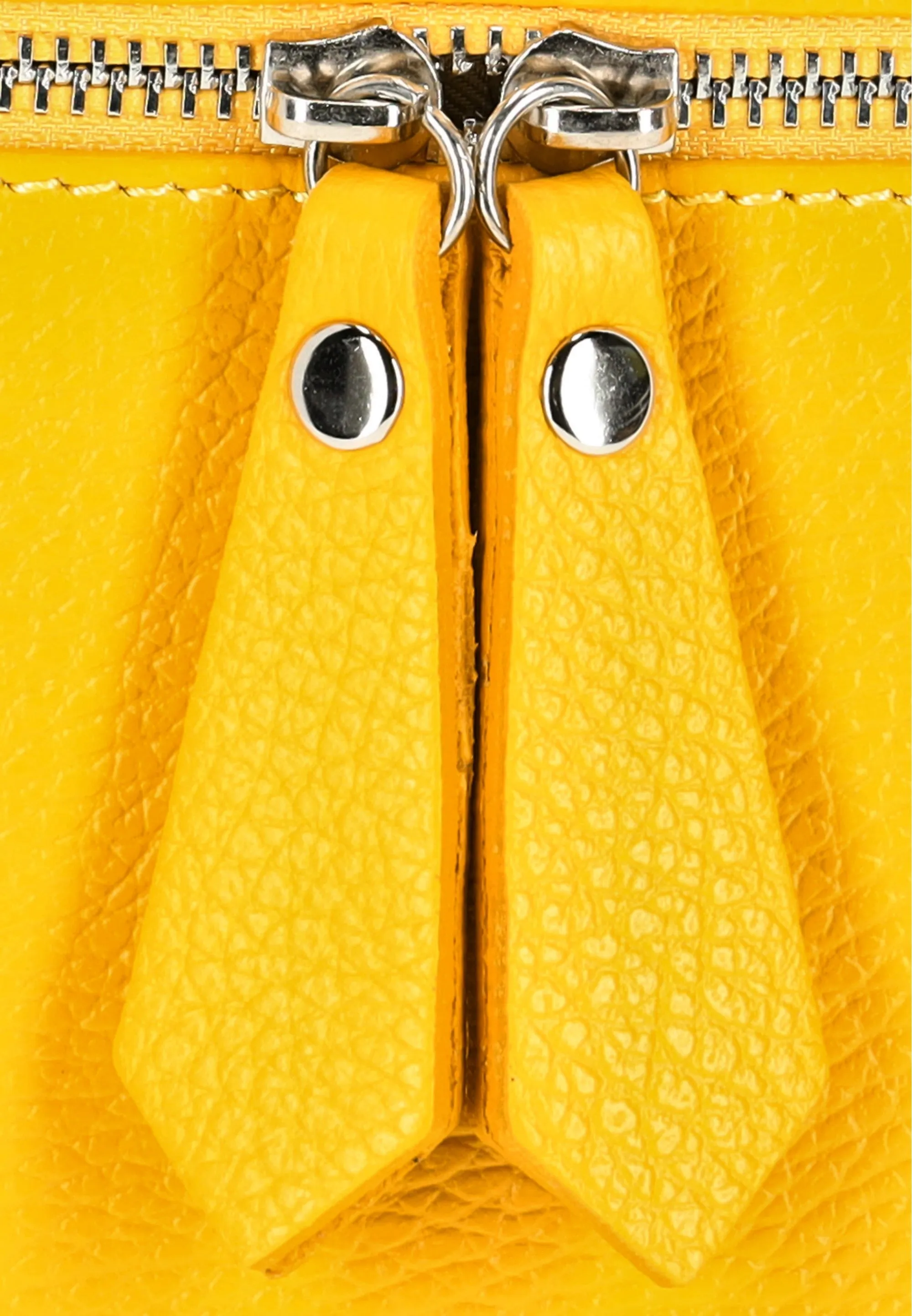 faina Women's Shoulder Bag 
