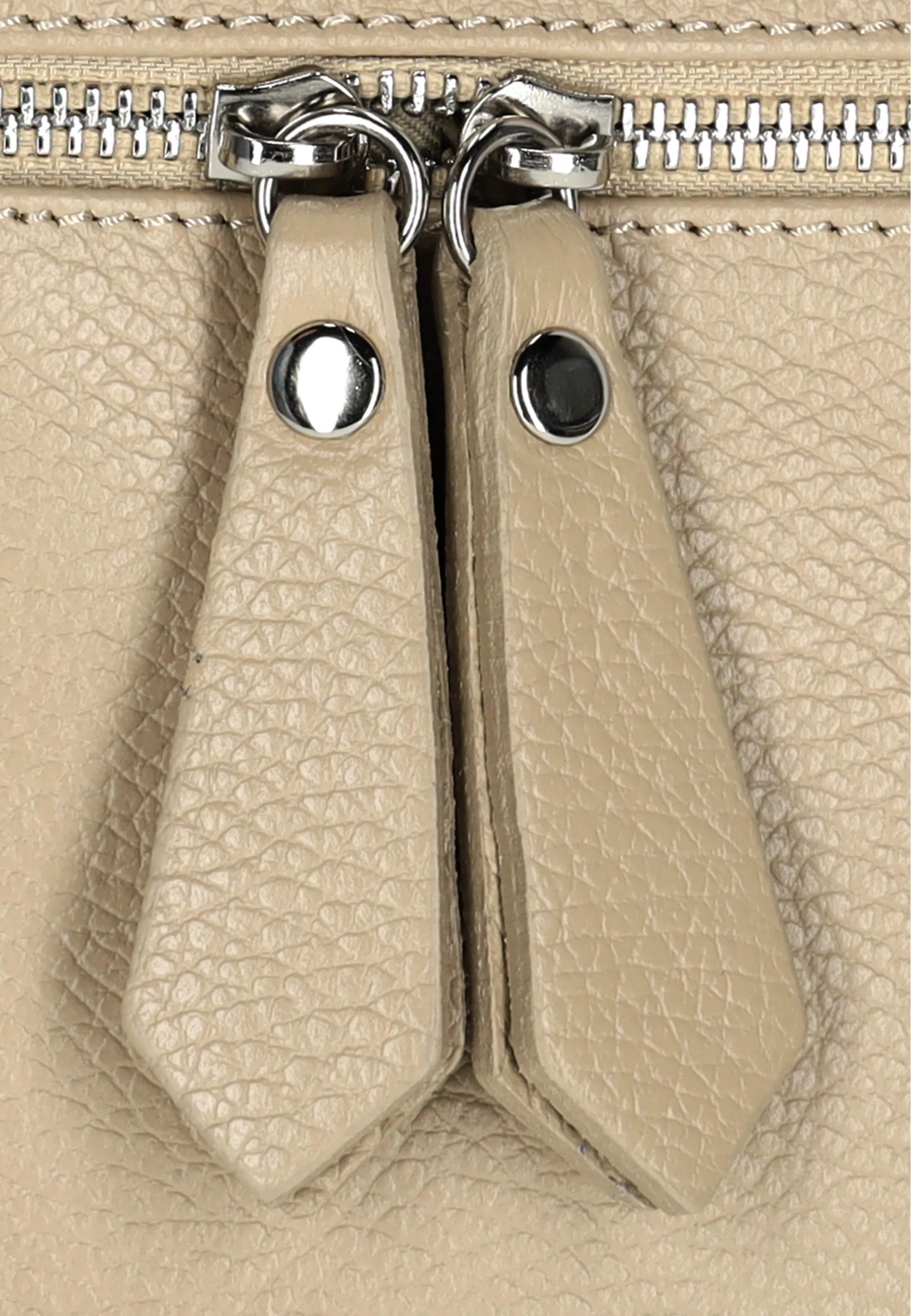 faina Women's Shoulder Bag 