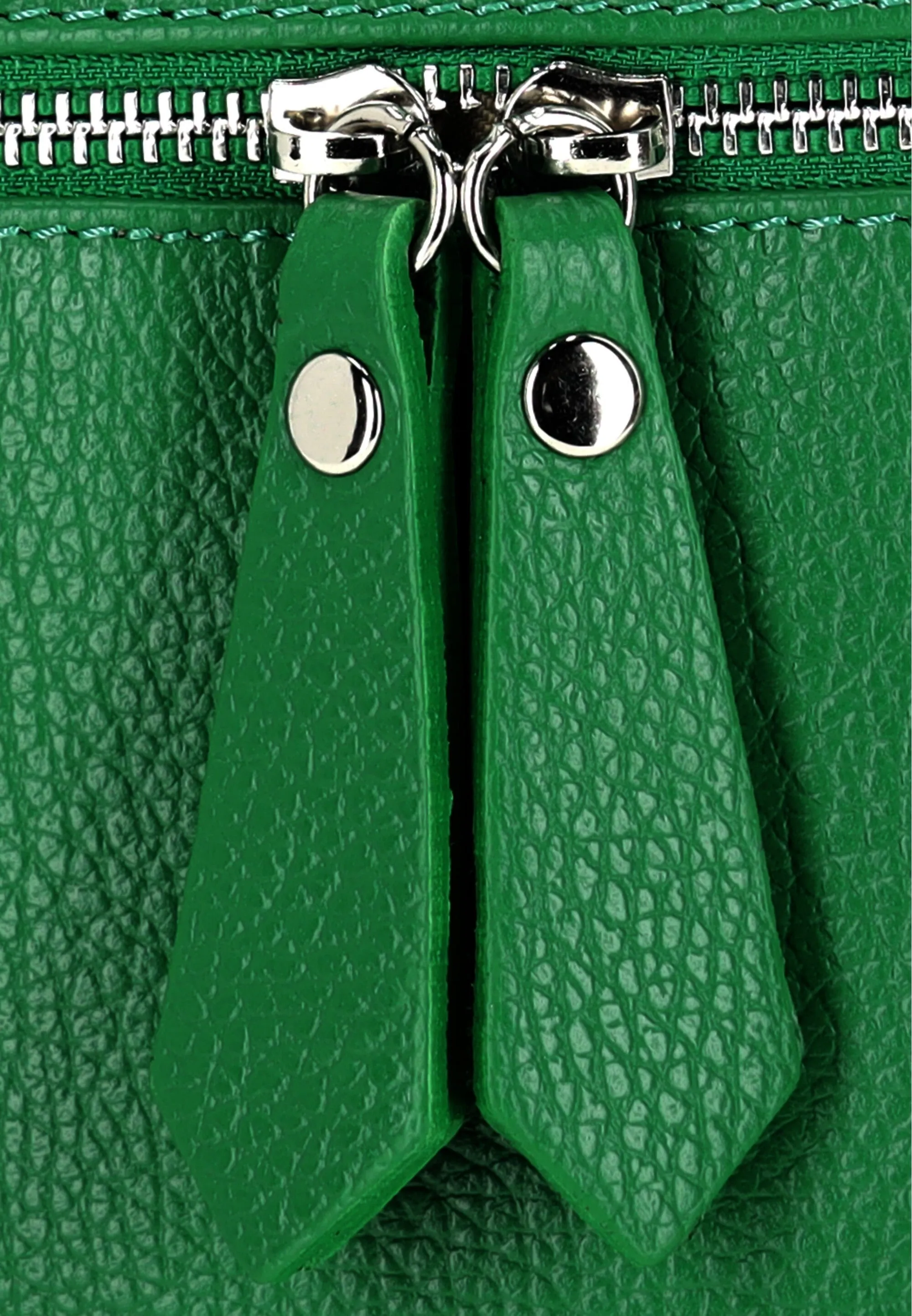 faina Women's Shoulder Bag 
