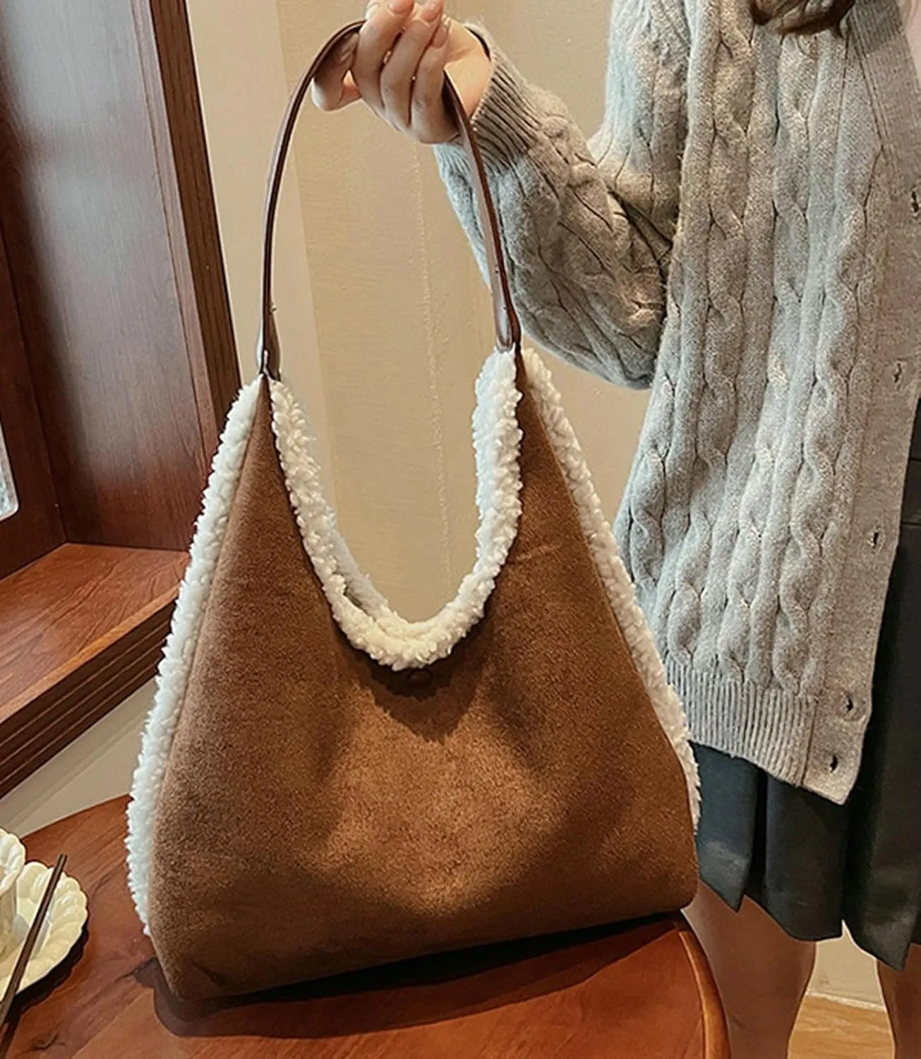 Fall Winter Suede Tote Bag Women 2024 Chic Versatile Lambswool Interior Vintage Casual Shoulder Bag Large Handbag