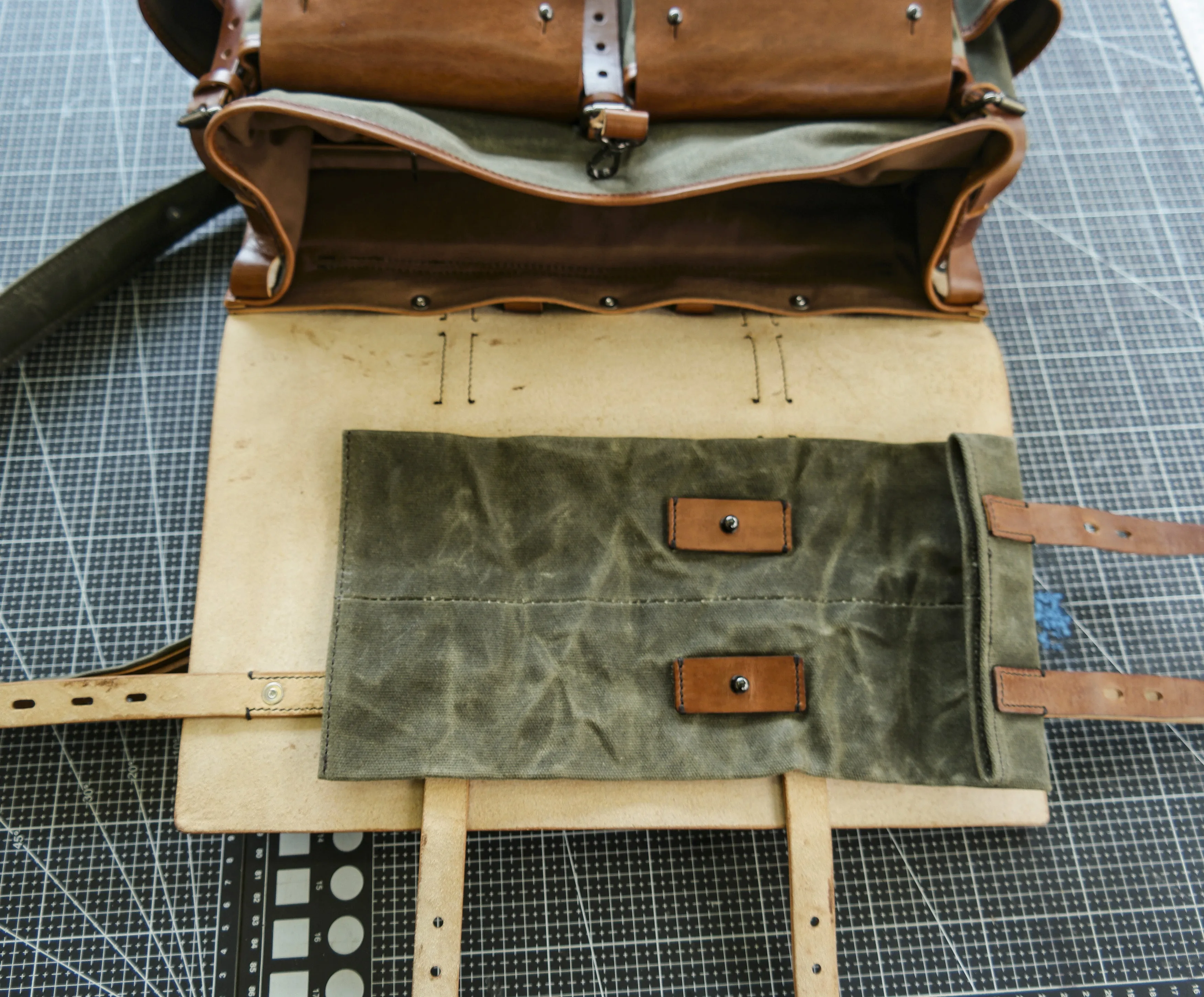 【Physical Pattern】Oil wax canvas messenger bag with diagonal span and double shoulders| Waxed Canvas Backpack Pattern|