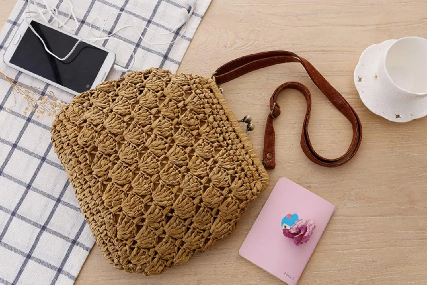 Shell Crochet Straw Woven Shoulder Bags With Vintage Brass Buckle Closed