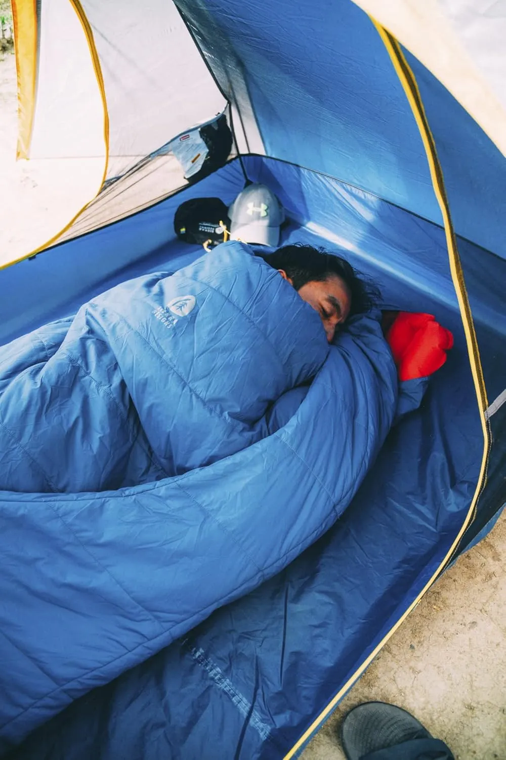 Sierra Designs Night Cap 20-20 Degree Zipperless Sleeping Bag with 100% Recycled Synthetic Insulation, Fold Over Blanket Design, Camping & Backpacking Sleeping Bag 2023