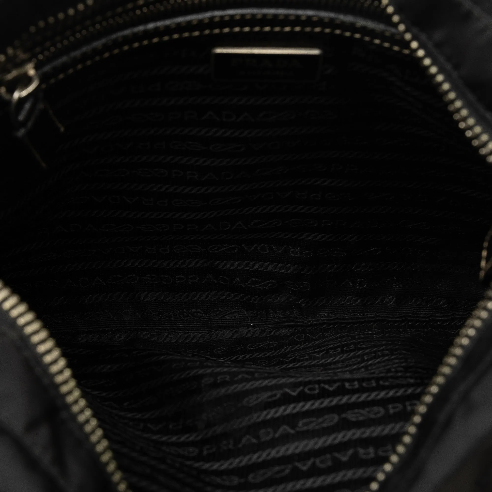 Tessuto Zip Top Crossbody