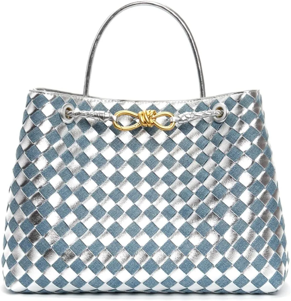 Women's quilted leather shoulder bag